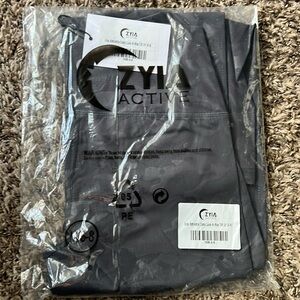 Zyia Hi-Rise Battleship Camo Luxe Leggings NWT still in packaging  size 6-8 Gray